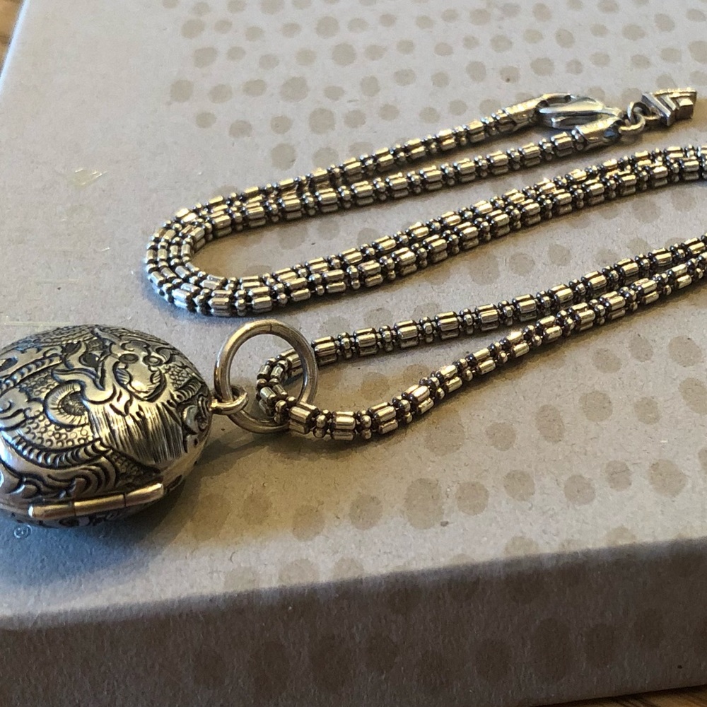 Vintage Silpada Etched Sterling Dragon Locket Necklace - Picture 14 of 16